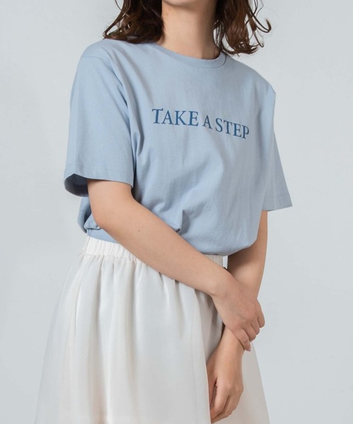 WEGO（ウィゴー）の「WEGO/ロゴプリントTシャツ（Tシャツ/カットソー・レディース・サックスブルー/アイボリー・SMALL/MEDIUM/LARGE/X-LARGE）」の2枚目の写真