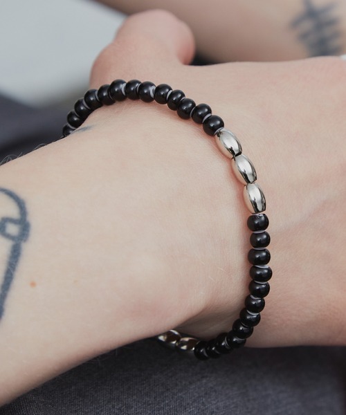 AIVER（アイバー）の「AIVER　ホワイトハートビーズブレスレット　MADE IN JAPAN（ブレスレット・メンズ・ブラック/レッド・FREE）」の2枚目の写真