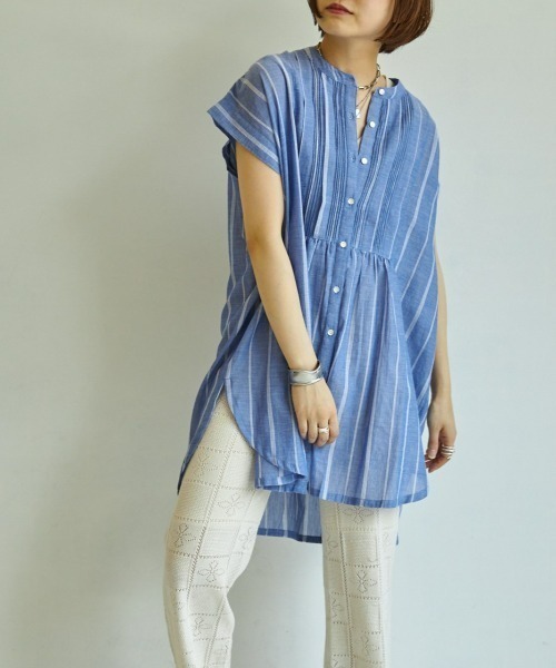 Auntie Rosa Holiday(アンティローザホリデー)の「ピンタックフレンチスリーブチュニック(チュニック・レディース・ホワイト×グレー/ホワイト×ブルー・FREE)」の4枚目の写真