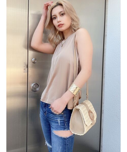 GYDA(ジェイダ)の「BACK TWISTマットサテントップス(シャツ/ブラウス・レディース・アイボリー/ベージュ・FREE)」の7枚目の写真