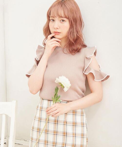 INGNI（イング）の「袖フリル配色ニット（ニット/セーター・レディース・ブラック×ホワイト/ホワイト×ブラック/ミント/ピンクベージュ/ベージュ・M）」の5枚目の写真