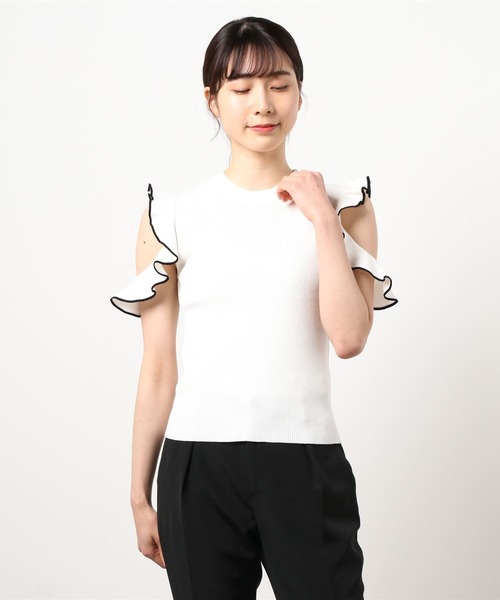 INGNI（イング）の「袖フリル配色ニット（ニット/セーター・レディース・ブラック×ホワイト/ホワイト×ブラック/ミント/ピンクベージュ/ベージュ・M）」の2枚目の写真