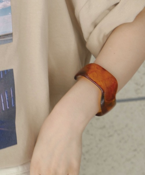 CORNERS（コーナーズ）の「クリアウェーブバングル（バングル/リストバンド・レディース・ホワイト/ブラウン/クリア・FREE）」の4枚目の写真