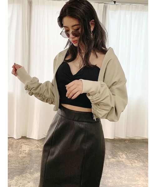 GYDA(ジェイダ)の「ウエストシェイプフェイクレザーショートブルゾン(ブルゾン・レディース・ブラック/アイボリー・FREE)」の7枚目の写真