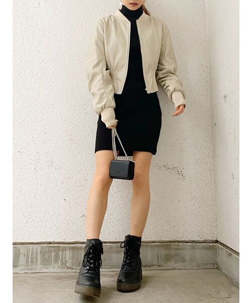 GYDA(ジェイダ)の「ウエストシェイプフェイクレザーショートブルゾン(ブルゾン・レディース・ブラック/アイボリー・FREE)」の10枚目の写真