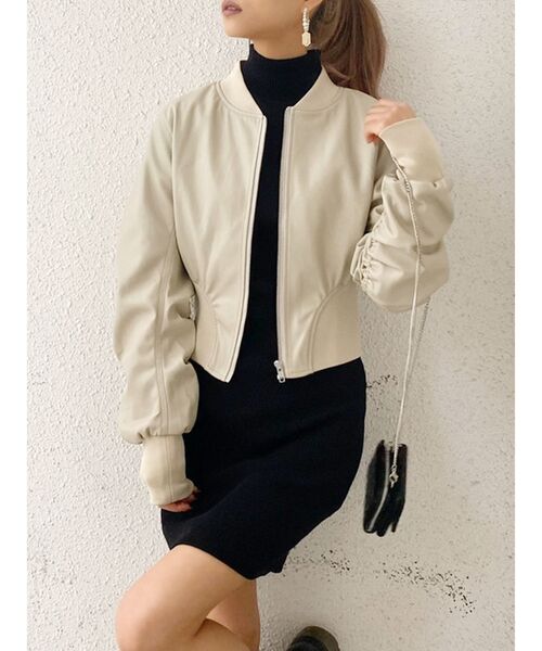 GYDA(ジェイダ)の「ウエストシェイプフェイクレザーショートブルゾン(ブルゾン・レディース・ブラック/アイボリー・FREE)」の14枚目の写真