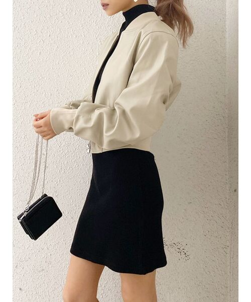 GYDA(ジェイダ)の「ウエストシェイプフェイクレザーショートブルゾン(ブルゾン・レディース・ブラック/アイボリー・FREE)」の16枚目の写真