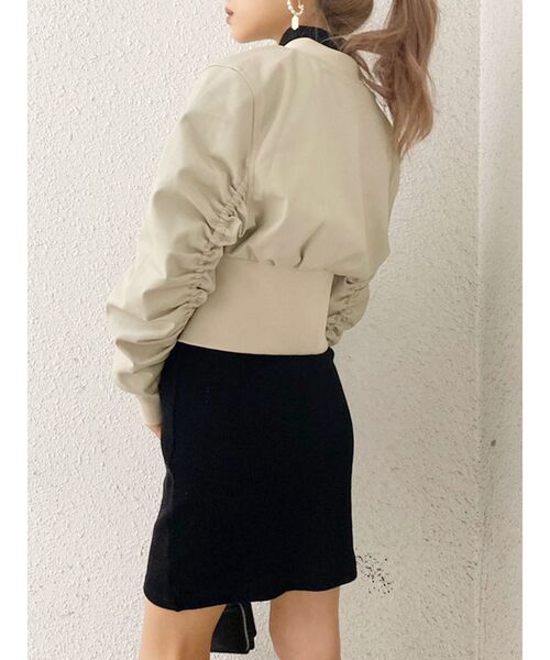 GYDA(ジェイダ)の「ウエストシェイプフェイクレザーショートブルゾン(ブルゾン・レディース・ブラック/アイボリー・FREE)」の17枚目の写真