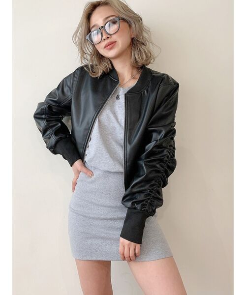 GYDA(ジェイダ)の「ウエストシェイプフェイクレザーショートブルゾン(ブルゾン・レディース・ブラック/アイボリー・FREE)」の19枚目の写真