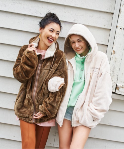 BILLABONG(ビラボン)の「BILLABONG/ビラボン ビッグシルエット バックプリント フェイクファージャケット BB014-022(その他アウター・レディース・ホワイト/ブラック/ブラウン・M/L)」の4枚目の写真