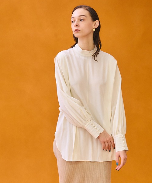 PUBLIC TOKYO（パブリックトウキョウ）の「ショルダータックハイネックシャツ /ウォッシャブル（シャツ/ブラウス・レディース・アイボリー/ダークグレー/サックスブルー・FREE）」の8枚目の写真