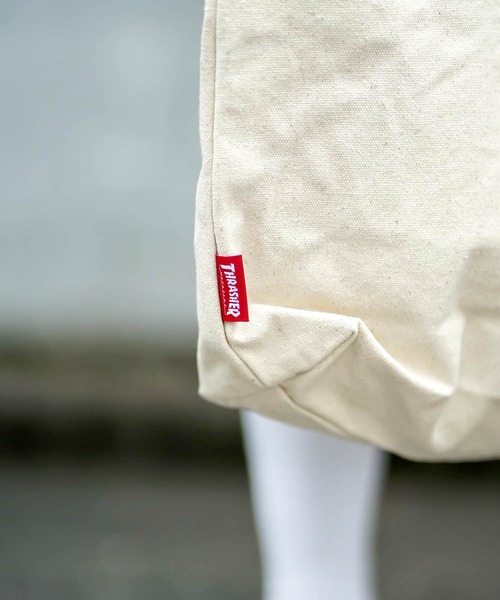 THRASHER(スラッシャー)の「PHOTO TOTE SHOULDER M BAG/スラッシャーコットントートバッグ(トートバッグ・メンズ・ホワイト×ブルー/ホワイト×ブラック・FREE)」の13枚目の写真