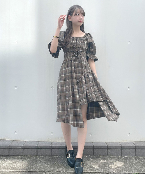 titty＆Co. PETIT（ティティアンドコープティ）の「【titty&Co.PETIT】イレヘムスピンドル5分袖ワンピース（ワンピース・レディース・グレー/グリーン/ブラウン/マルチ/レッド/ベージュ/ブラック・SMALL/MEDIUM）」の4枚目の写真