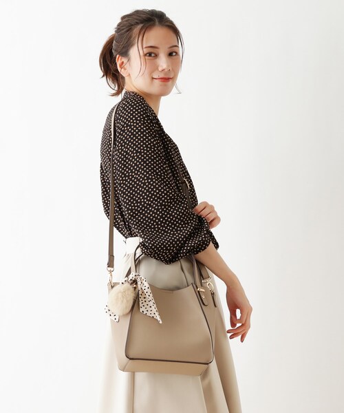 DRESKIP(ドレスキップ)の「◆ラビポン/スカーフ付き一枚皮風トート(トートバッグ・レディース・ベージュ/ワインレッド/ブラック/グレー・00)」の10枚目の写真