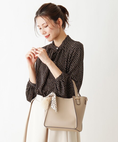 DRESKIP(ドレスキップ)の「◆ラビポン/スカーフ付き一枚皮風トート(トートバッグ・レディース・ベージュ/ワインレッド/ブラック/グレー・00)」の11枚目の写真