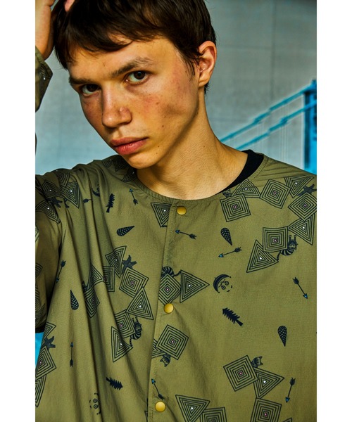 AlexanderLeeChang(アレキサンダーリーチャン)の「AlexanderLeeChang/アレキサンダーリーチャン YOSHI47 NO COLOR SHT(シャツ/ブラウス・メンズ・オリーブ/バーガンディー/ブラック・3/2)」の5枚目の写真