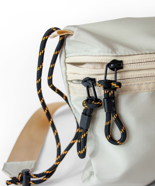 TAIKAN（テイケン）の「【TAIKAN / テイケン】SACOCHE BAG LARGE  / サコッシュ（ショルダーバッグ・メンズ・ベージュ・LARGE）」の5枚目の写真