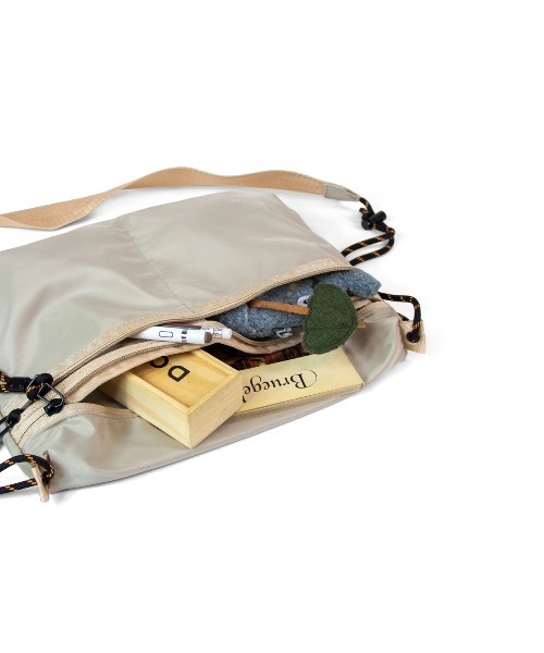 TAIKAN（テイケン）の「【TAIKAN / テイケン】SACOCHE BAG LARGE  / サコッシュ（ショルダーバッグ・メンズ・ベージュ・LARGE）」の10枚目の写真