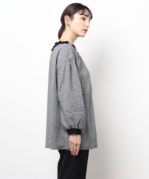 Samansa Mos2（サマンサ モスモス）の「配色襟フリルブラウス（シャツ/ブラウス・レディース・ブラック/オレンジ/キナリ・ﾌﾘ-）」の4枚目の写真