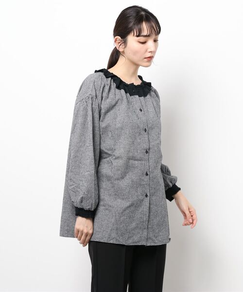 Samansa Mos2（サマンサ モスモス）の「配色襟フリルブラウス（シャツ/ブラウス・レディース・ブラック/オレンジ/キナリ・ﾌﾘ-）」の7枚目の写真