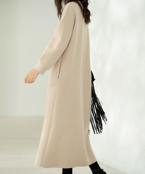 SAISON DE PAPILLON(セゾンドパピヨン)の「オーバーサイズトレーナーワンピース(ワンピース・レディース・ブラック/ベージュ/パープル/チャコール・S/M/L)」の17枚目の写真