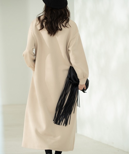 SAISON DE PAPILLON(セゾンドパピヨン)の「オーバーサイズトレーナーワンピース(ワンピース・レディース・ブラック/ベージュ/パープル/チャコール・S/M/L)」の18枚目の写真