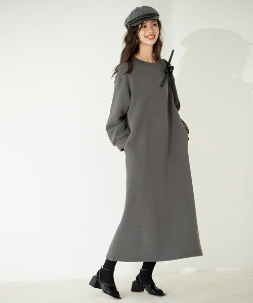 SAISON DE PAPILLON(セゾンドパピヨン)の「オーバーサイズトレーナーワンピース(ワンピース・レディース・ブラック/ベージュ/パープル/チャコール・S/M/L)」の9枚目の写真