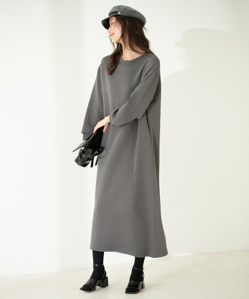 SAISON DE PAPILLON(セゾンドパピヨン)の「オーバーサイズトレーナーワンピース(ワンピース・レディース・ブラック/ベージュ/パープル/チャコール・S/M/L)」の11枚目の写真