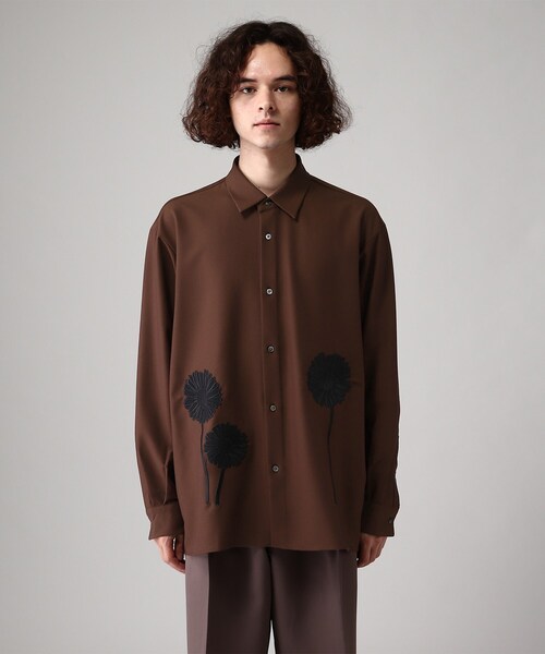 tk.TAKEO KIKUCHI（ティーケータケオキクチ）の「◆シルエットフラワーエンブロシャツ（シャツ/ブラウス・メンズ・オフホワイト/ブラック/ブラウン系・02/03）」の5枚目の写真
