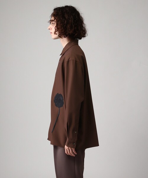 tk.TAKEO KIKUCHI（ティーケータケオキクチ）の「◆シルエットフラワーエンブロシャツ（シャツ/ブラウス・メンズ・オフホワイト/ブラック/ブラウン系・02/03）」の6枚目の写真