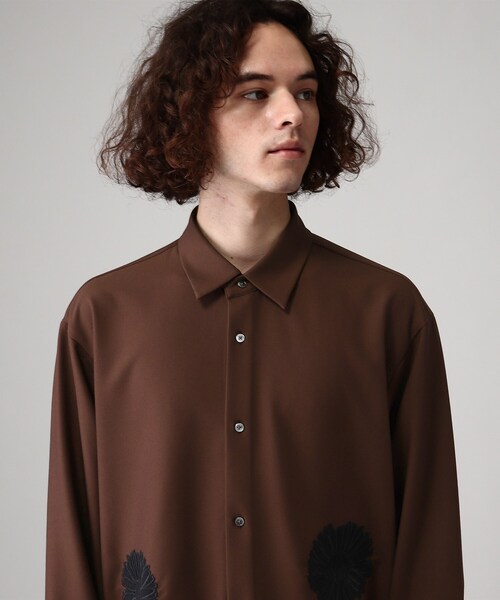 tk.TAKEO KIKUCHI（ティーケータケオキクチ）の「◆シルエットフラワーエンブロシャツ（シャツ/ブラウス・メンズ・オフホワイト/ブラック/ブラウン系・02/03）」の8枚目の写真