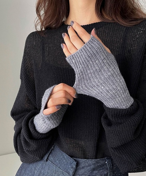 CEMONEMO(セモネモ)の「リブニット アームウォーマー(手袋・レディース・ブラック/ベージュ/グレー/アイボリー・FREE)」の4枚目の写真