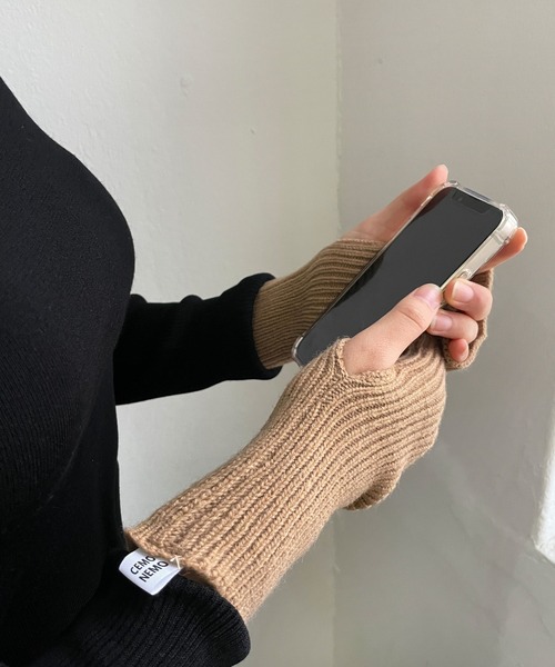 CEMONEMO(セモネモ)の「リブニット アームウォーマー(手袋・レディース・ブラック/ベージュ/グレー/アイボリー・FREE)」の14枚目の写真