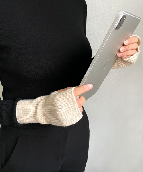 CEMONEMO(セモネモ)の「リブニット アームウォーマー(手袋・レディース・ブラック/ベージュ/グレー/アイボリー・FREE)」の19枚目の写真