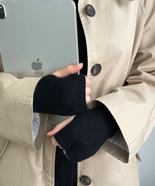 CEMONEMO(セモネモ)の「リブニット アームウォーマー(手袋・レディース・ブラック/ベージュ/グレー/アイボリー・FREE)」の9枚目の写真