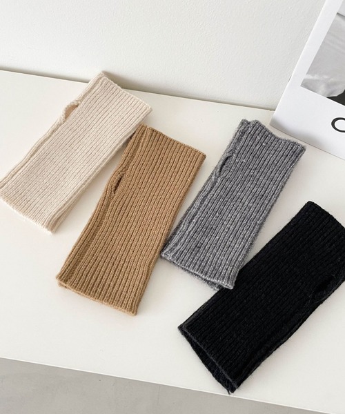 CEMONEMO(セモネモ)の「リブニット アームウォーマー(手袋・レディース・ブラック/ベージュ/グレー/アイボリー・FREE)」の11枚目の写真