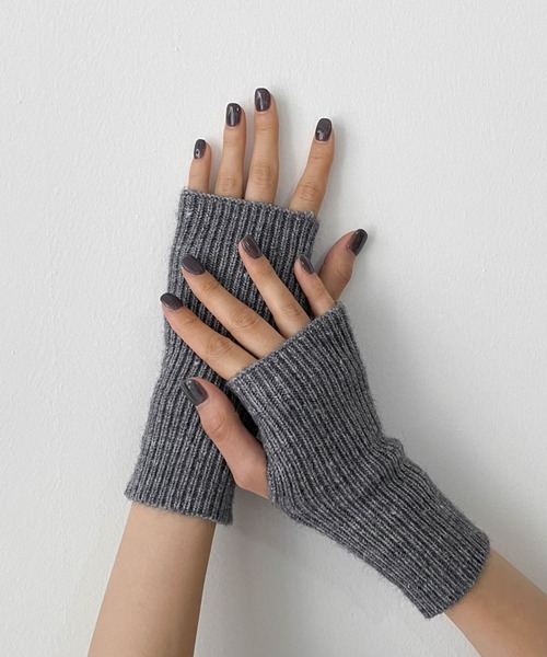 CEMONEMO(セモネモ)の「リブニット アームウォーマー(手袋・レディース・ブラック/ベージュ/グレー/アイボリー・FREE)」の6枚目の写真