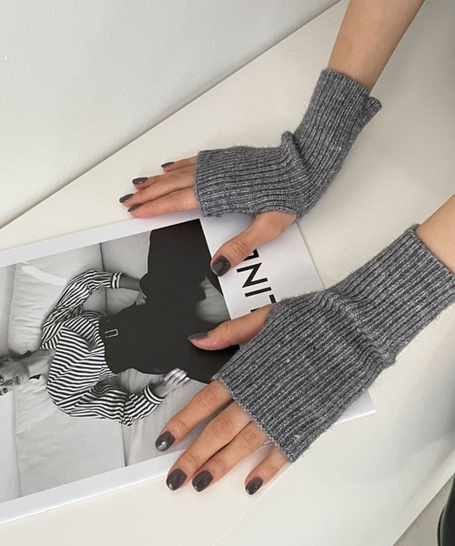 CEMONEMO(セモネモ)の「リブニット アームウォーマー(手袋・レディース・ブラック/ベージュ/グレー/アイボリー・FREE)」の18枚目の写真