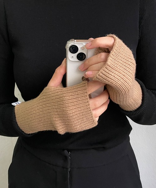 CEMONEMO(セモネモ)の「リブニット アームウォーマー(手袋・レディース・ブラック/ベージュ/グレー/アイボリー・FREE)」の10枚目の写真