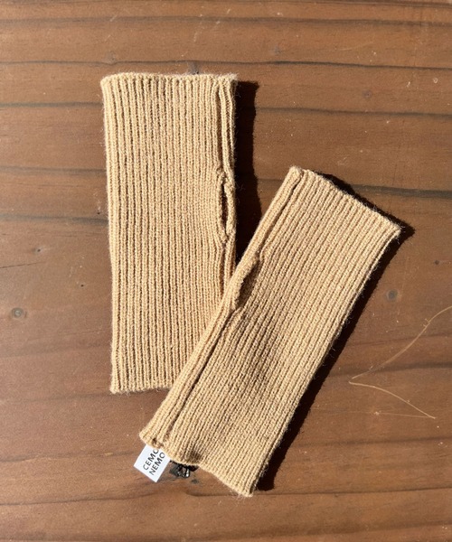 CEMONEMO(セモネモ)の「リブニット アームウォーマー(手袋・レディース・ブラック/ベージュ/グレー/アイボリー・FREE)」の8枚目の写真