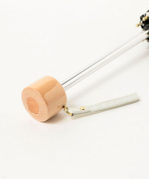 Ray BEAMS(レイビームス)の「Ray BEAMS / フチ 花刺繍 折りたたみ 日傘(折りたたみ傘・レディース・ナチュラル/ブラック・ONE SIZE)」の4枚目の写真