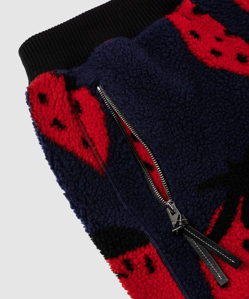 JW Anderson（ジェイダブリューアンダーソン）の「TAPERED JOGGERS（その他パンツ・メンズ・ベージュ系その他/レッド系その他・SMALL/MEDIUM）」の5枚目の写真