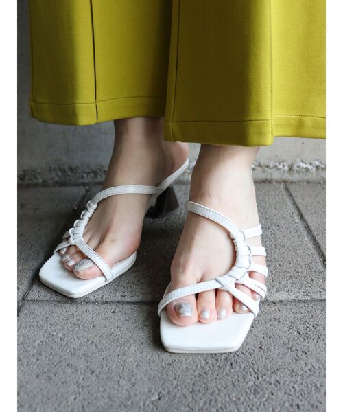 MURUA（ムルーア）の「ウェーブタイサンダル（サンダル・レディース・ホワイト/ブラック・35/36/37）」の3枚目の写真