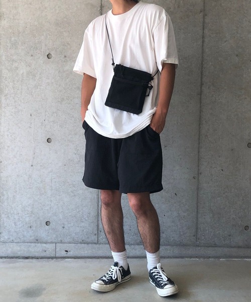 natto(ナット)の「【ユニセックスアイテム】trip partner / 旅のお供に連れて行ってほしいトリップパートナー(ショルダーバッグ・メンズ・ブラック・FREE)」の3枚目の写真