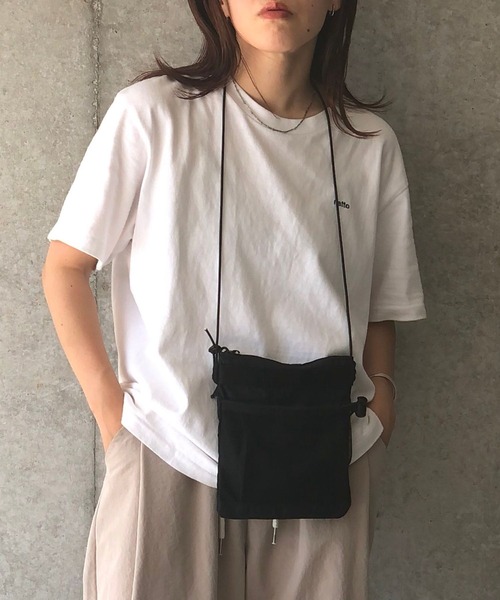 natto(ナット)の「【ユニセックスアイテム】trip partner / 旅のお供に連れて行ってほしいトリップパートナー(ショルダーバッグ・メンズ・ブラック・FREE)」の6枚目の写真