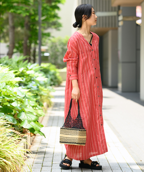 journal standard L'essage（ジャーナルスタンダードレサージュ）の「60リネンVネックワンピース◆（ワンピース・レディース・ホワイト系その他/ネイビー/オリーブ/レッド系その他・38/36）」の4枚目の写真