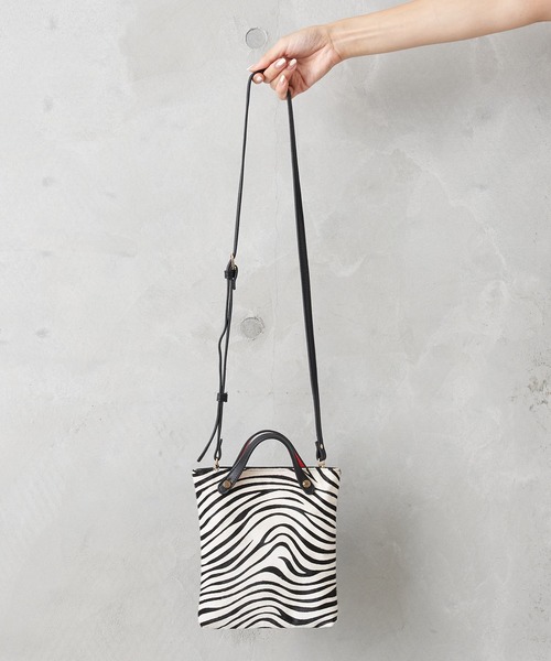 Pal collection（パルコレクション）の「ハラコ風エコバック付スマホポシェット（ショルダーバッグ・レディース・ホワイト/ブラック系その他2/ホワイト系その他/ブラウン・FREE）」の14枚目の写真