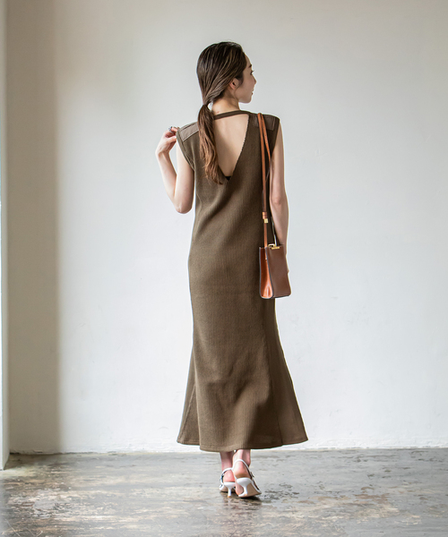 Noble(ノーブル)の「ワッフルミリタリースリーブレスワンピース(ワンピース・レディース・ブラック/オフホワイト/カーキ・FREE)」の5枚目の写真