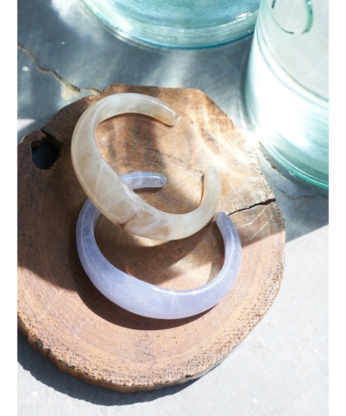 earth music&ecology（アースミュージックアンドエコロジー）の「マーブルカラーバングル（ブレスレット・レディース・ベージュ/ブルー・FREE）」の6枚目の写真