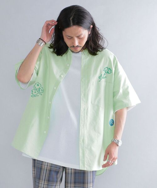 SHIPS(シップス)の「*SHIPS: ROOTS ビッグシルエット フラワー エンブロイダリー ボタンダウン ショートスリーブ シャツ(シャツ/ブラウス・メンズ・オリーブ/ブルー/ライトグリーン/ロイヤルブルー・MEDIUM/LARGE/X-LARGE)」の2枚目の写真